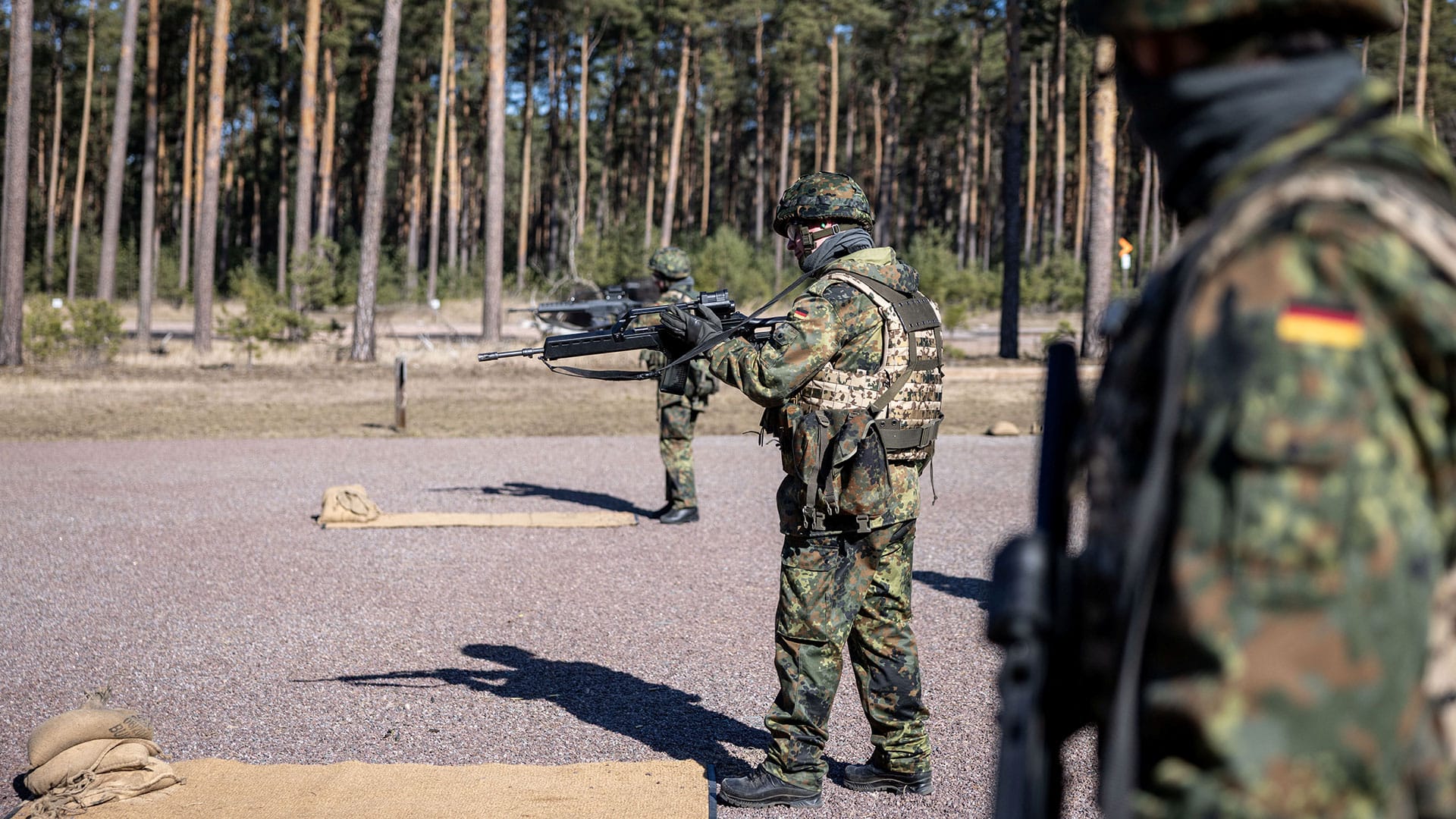 2025-03-07T143651Z_442853709_RC2M7DAVFVOO_RTRMADP_3_GERMANY-DEFENCE-RESERVISTS