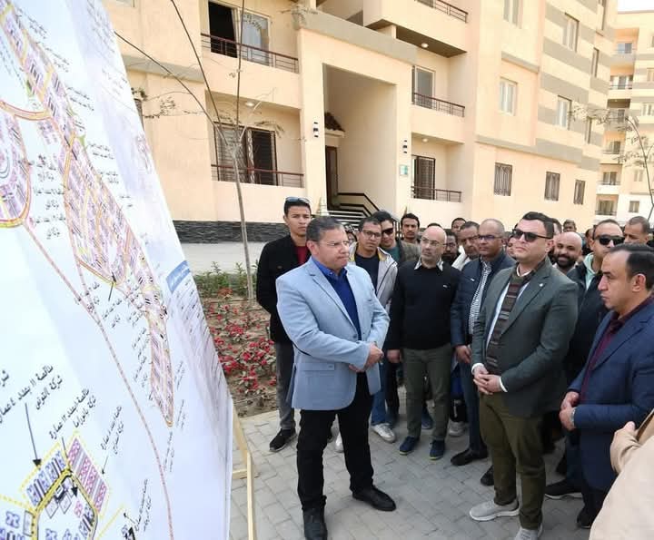 وزير الإسكان يتفقد وحدات “سكن لكل المصريين” ومحطة رفع مياه التوسعات الشرقية بمدينة 15 مايو