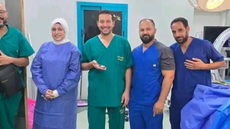 فريق طبي بمستشفى الغردقة العام ينقذ حياة مريض ابتلع هاتفًا محمولًا