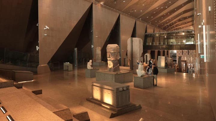 القبض على مصمم إعلان المتحف المصري الكبير المزيف: صلاح وميسي في فيديو من ابتكار الذكاء الاصطناعي