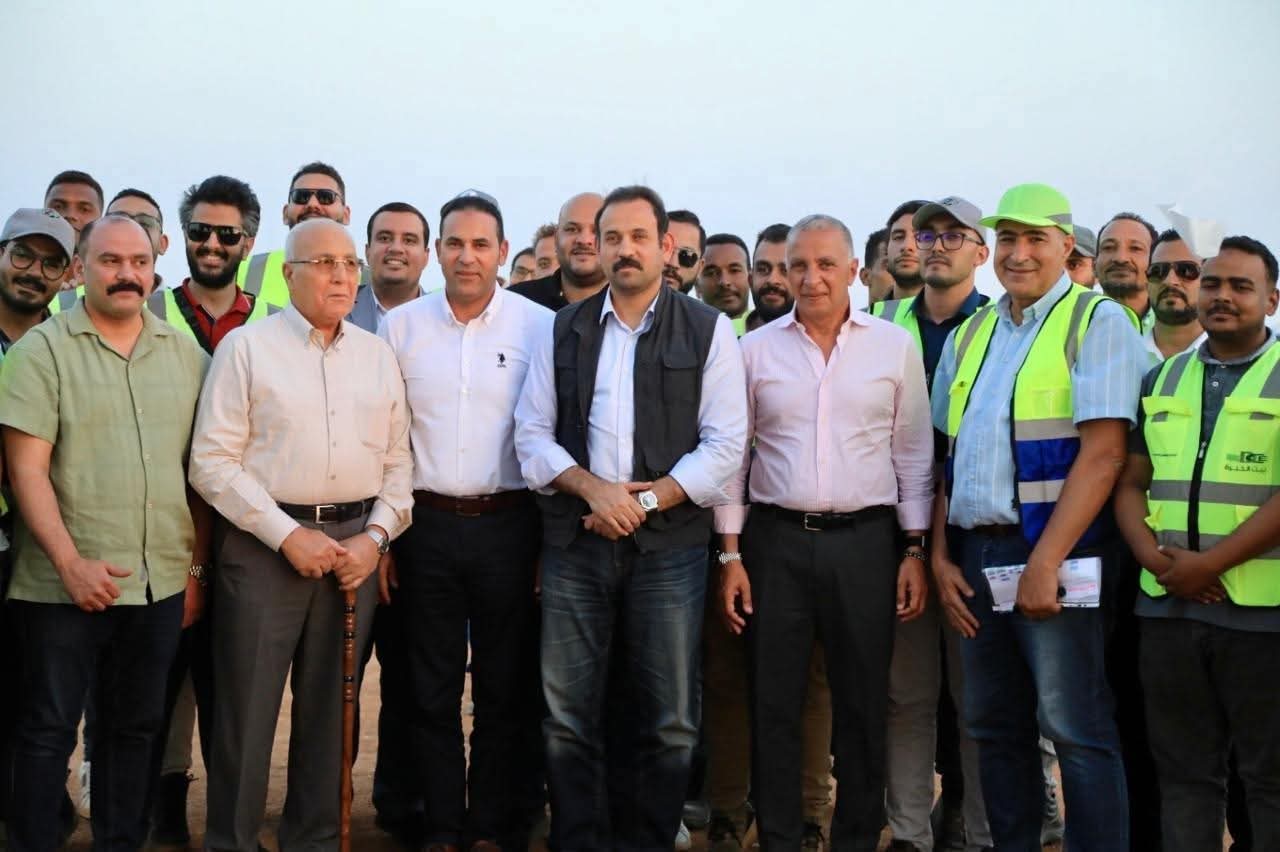رئيس جهاز “مستقبل مصر” يتفقد مشروعات التنمية الزراعية بمنطقة الداخلة العوينات و اسوان بجنوب جمهورية مصر العربية