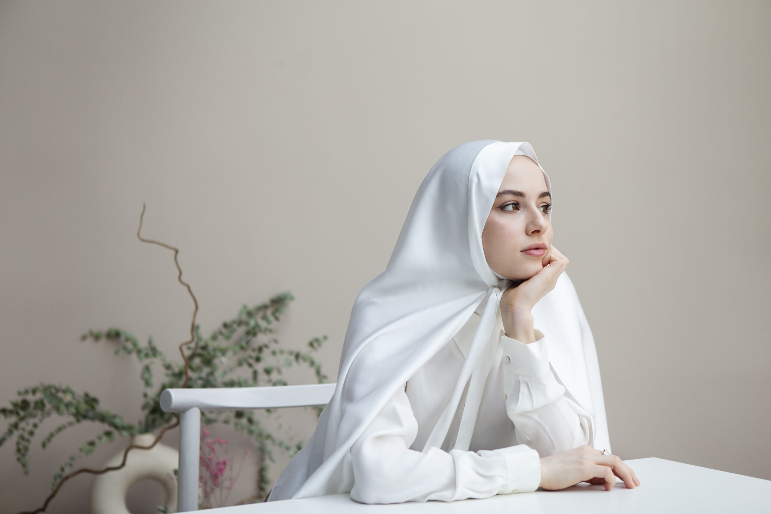 كيف تختارين لفة حجابك؟ أساليب تناسب كل وجه ومناسبة