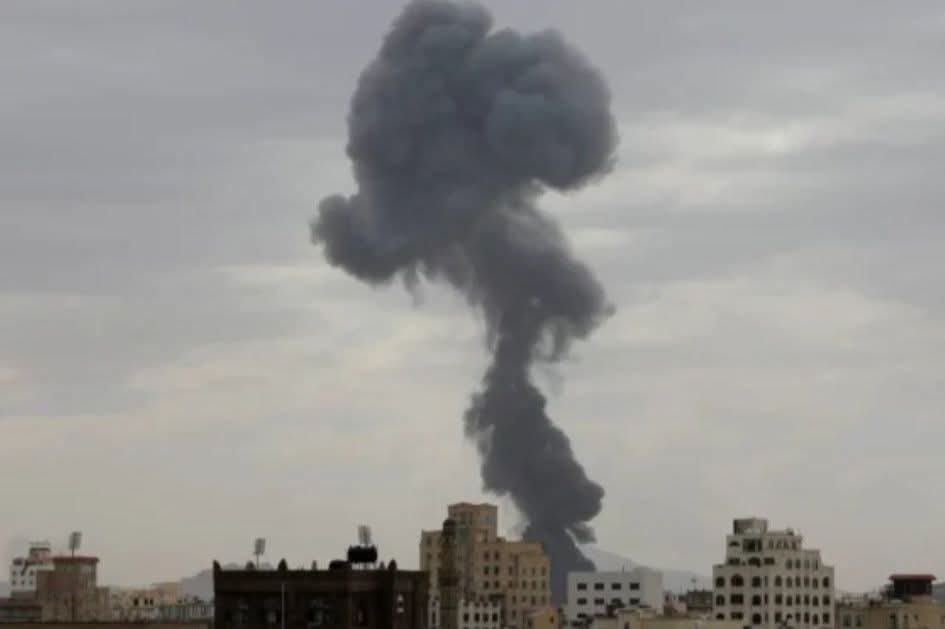 تزامن استثنائي: إسرائيل تشن غارات جوية على صنعاء أثناء خطاب Houthi”