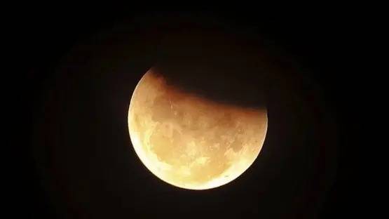 خسوف قمري كلي نادر يزين سماء الإمارات في سبتمبر