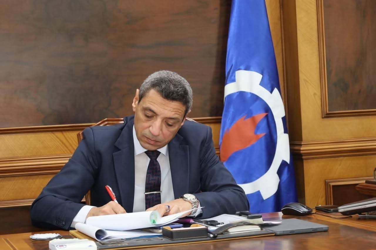 تمكينا لأبنائنا الطلاب من استكمال مسيرتهم التعليمية محافظ السويس يقرر تخفيض درجات القبول بالثانوي العام والفني 
