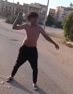 الداخليةتكشف ملابسات فيديو ممارسة عاطل للبلطجة بالجيزة 