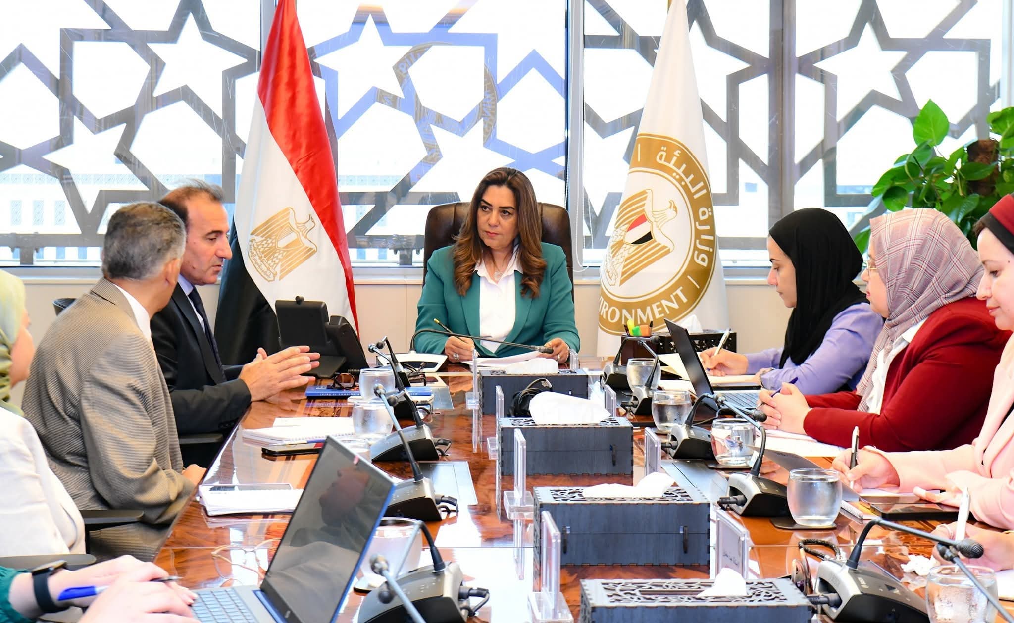وزيرة التنمية المحلية والقائم بأعمال وزير البيئة: تلتقي فريق عمل برنامج الأمم المتحدة الإنمائي لبحث نتائج التعاون في المشروعات المشتركة