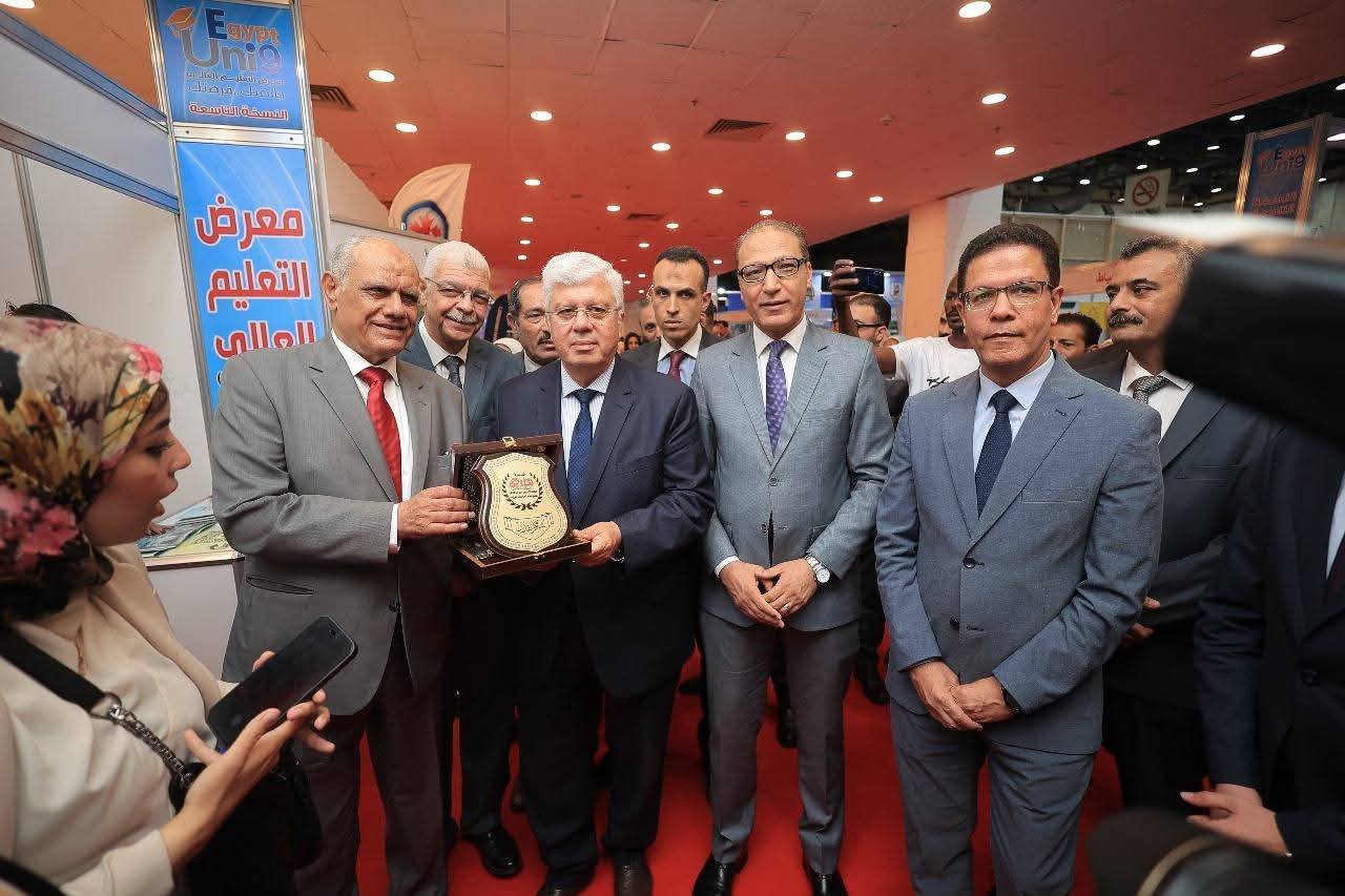 بحضور وزير التعليم العالي ورئيس جامعة بنها :    الجيزاوى :  نسعى لتطوير مناهجنا لتتماشى مع متطلبات سوق العمل والمهارات الحديثة 