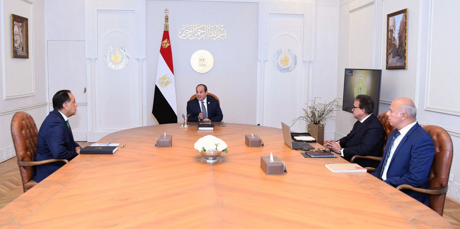 الرئيس السيسي يبحث مع مدبولى ووزير الصحة تطوير المنظومة الطبية