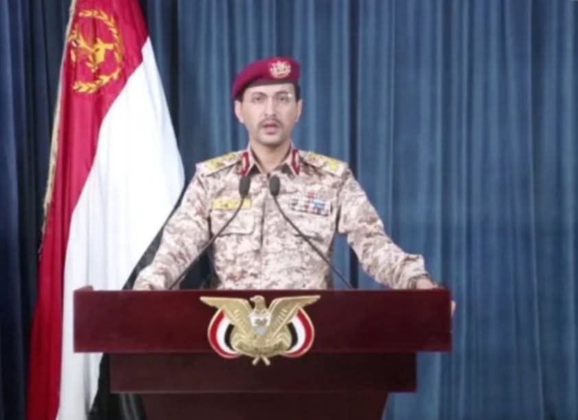 الحوثيون يضربون مطار رامون بـ8 طائرات مسيّرة… ونجاح تحقق رغم فشل الدفاعات”