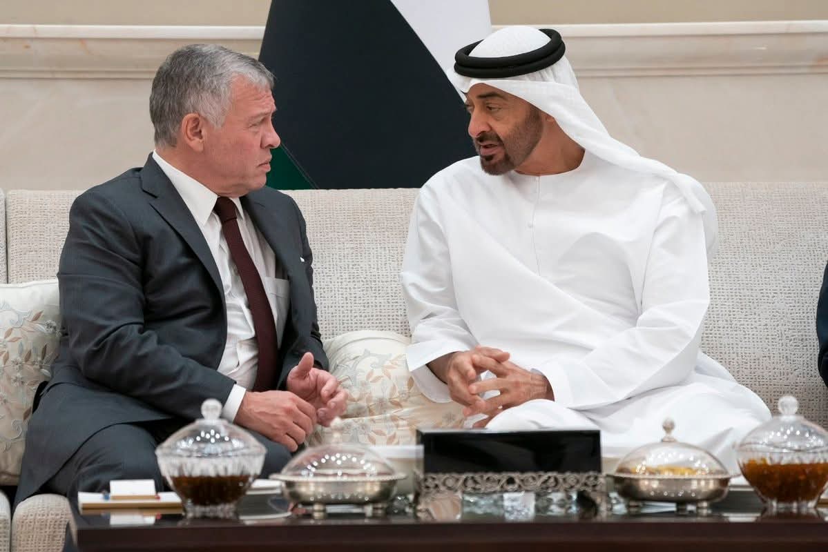 رئيس دولة الإمارات وملك الأردن يبحثان التطورات الإقليمية 